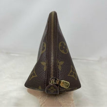 Load image into Gallery viewer, 426 Pre Owned Authentic Louis Vuitton Monogram Trousse Demi Ronde Pouch TH1905