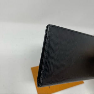 0107 Pre Owned Auth Louis Vuitton Black Epi Leather Checkbook Card Wallet CA0936
