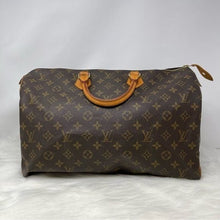 Load image into Gallery viewer, 432 Pre Owned Authentic Louis Vuitton Monogram Speedy 40 Travel Handbag SP0935