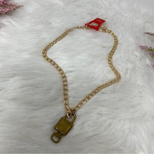 Load image into Gallery viewer, 082 Pre Owned Authentic Louis Vuitton Gold Tone Chain Padlock &amp; Key