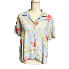 Load image into Gallery viewer, Pre-owned Gloria Vanderbilt Short Sleeve Button Down Hawaiian Tropical Bahama Top Small