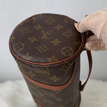 Load image into Gallery viewer, 252 Pre Owned Authentic Louis Vuitton Monogram Canvas Papillon Handbag 842