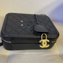 Load image into Gallery viewer, 170 Pre Owned Auth CHANEL Caviar Quilted Filigree Vanity Case Chain Bag 26421054