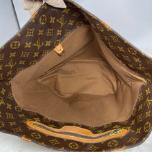 Load image into Gallery viewer, 349 Pre Owned Authentic Louis Vuitton Monogram Sac Shopping Shoulder Bag MB0010