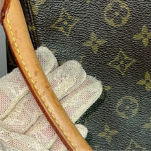Load image into Gallery viewer, 199 Pre Owned Authentic Louis Vuitton Monogram Looping Shoulder Bag LB0052