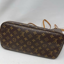 Load image into Gallery viewer, 175 Pre Owned Authentic Louis Vuitton Monogram Neverfull MM Tote Bag AR2188