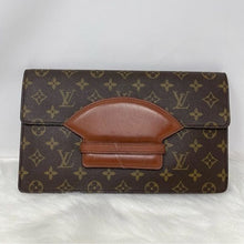 Load image into Gallery viewer, 359 Pre Owned Auth Louis Vuitton Pochette Chaillot Monogram Clutch Bag 864 VI