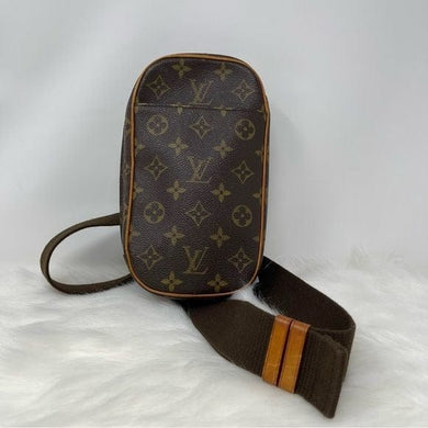 415 Pre Owned Auth Louis Vuitton Monogram Pochette Gange Crossbody Bag CA0063