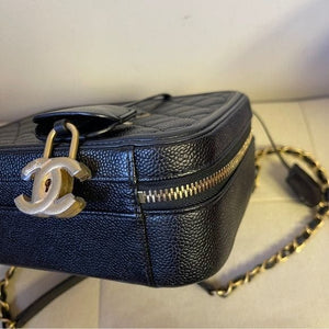170 Pre Owned Auth CHANEL Caviar Quilted Filigree Vanity Case Chain Bag 26421054