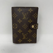 Load image into Gallery viewer, 075 Pre Owned Authentic Louis Vuitton Monogram Ring Agenda Cover SP0078