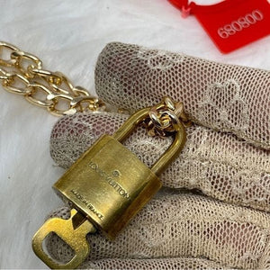 089 Pre-owned Authentic Louis Vuitton Gold Tone Chain Padlock & Key