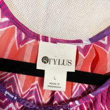 Load image into Gallery viewer, NWTPre-owned Stylus Venus Violet Chevron Blouse Asymmetric Hem Boho Tunic Top Size Large