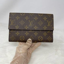 Load image into Gallery viewer, 362 Preowned Authentic Louis Vuitton Monogram Canvas Trifold Wallet