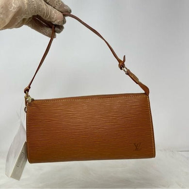 405 Preowned Authentic Louis Vuitton Pochette Orange Epi Leather Handbag AR0999