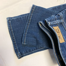 Load image into Gallery viewer, EUC Pre-owned Levi&#39;s Women&#39;s Dark Wash Mid Rise Skinny Stretch Blue Denim Jeans Size 6