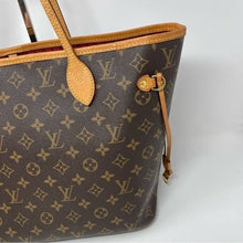 Load image into Gallery viewer, 175 Pre Owned Authentic Louis Vuitton Monogram Neverfull MM Tote Bag AR2188