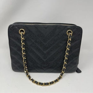 173 Pre Owned Auth CHANEL Chevron Caviar Leather Zip Chain Shoulder Bag 6877687