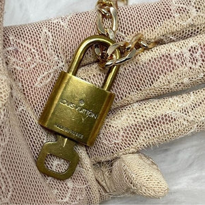 085 Pre owned Authentic Louis Vuitton Gold Tone Padlock & Key