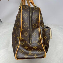 Load image into Gallery viewer, 346 Pre Owned Authentic Louis Vuitton Monogram Manhattan Handbag FL30768