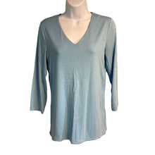 Load image into Gallery viewer, EUC Pre-owned Chico&#39;s Women&#39;s Ultimate Tee V Neck 3/4 Sleeve Stretchy Soft Blue Top Size 0