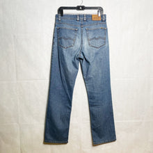 Load image into Gallery viewer, EUC Pre-Owned  Mens Mac Brad Comfort Fit Medium Wash Straight leg Jeans Size 32 Inseam 31&quot;