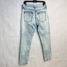 Load image into Gallery viewer, EUC Pre-owned Men&#39;s Old Navy Stone Wash  Skinny Jeans Size 32x30