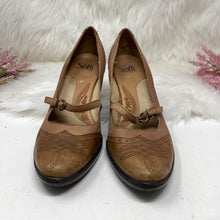 Load image into Gallery viewer, Pre-Owned EUC Sofft Mary Jane Leather Wingtip Heels Work Brown Shoes Size 8.5M