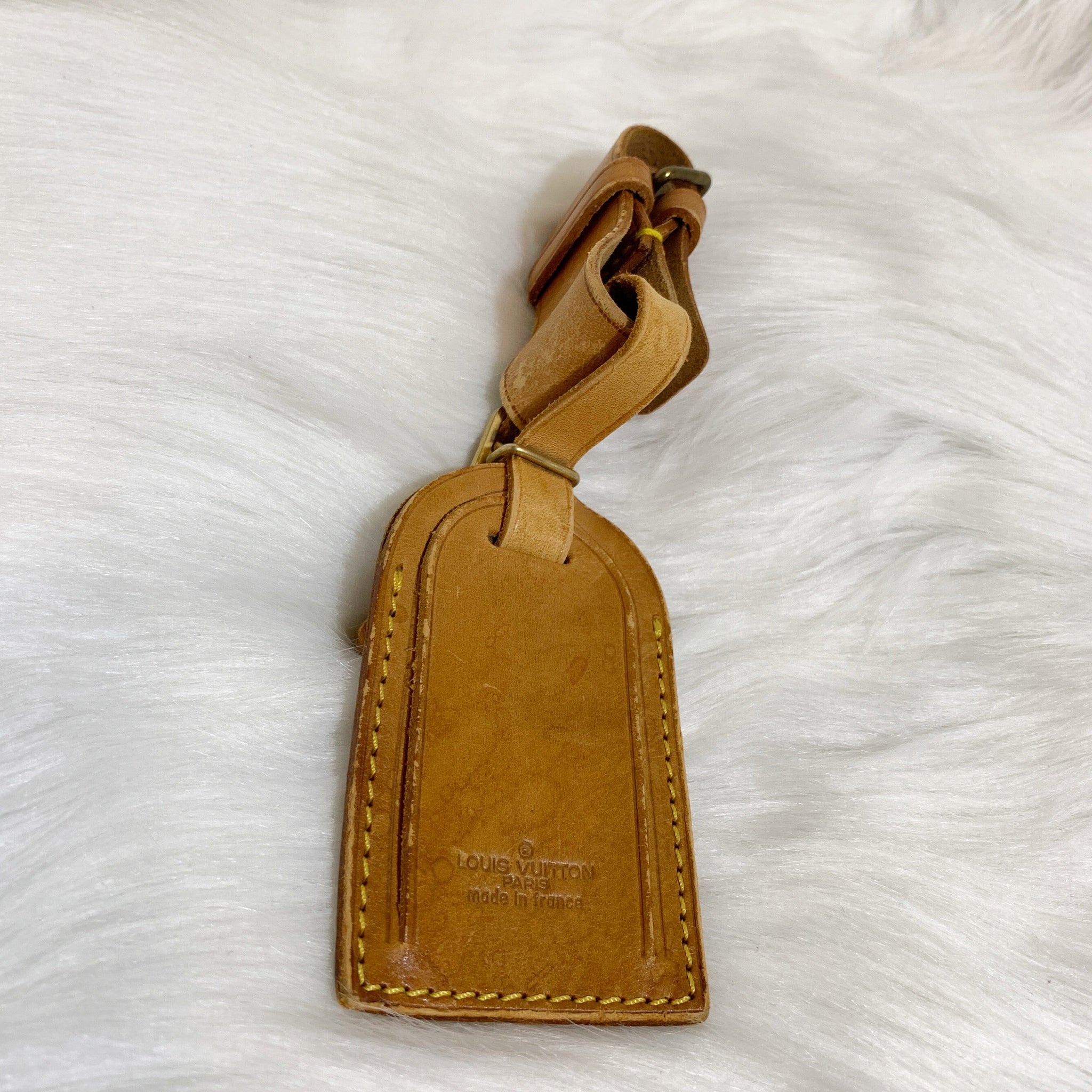 Pre-Owned Authentic Louis Vuitton Leather Name Tag (009) – Thriftinghills  LLC